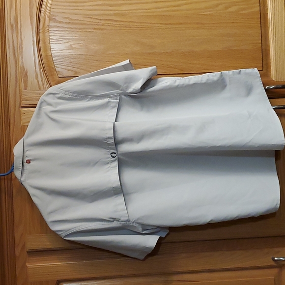 Men's vented fishing shirt. Size large. - Picture 3 of 3